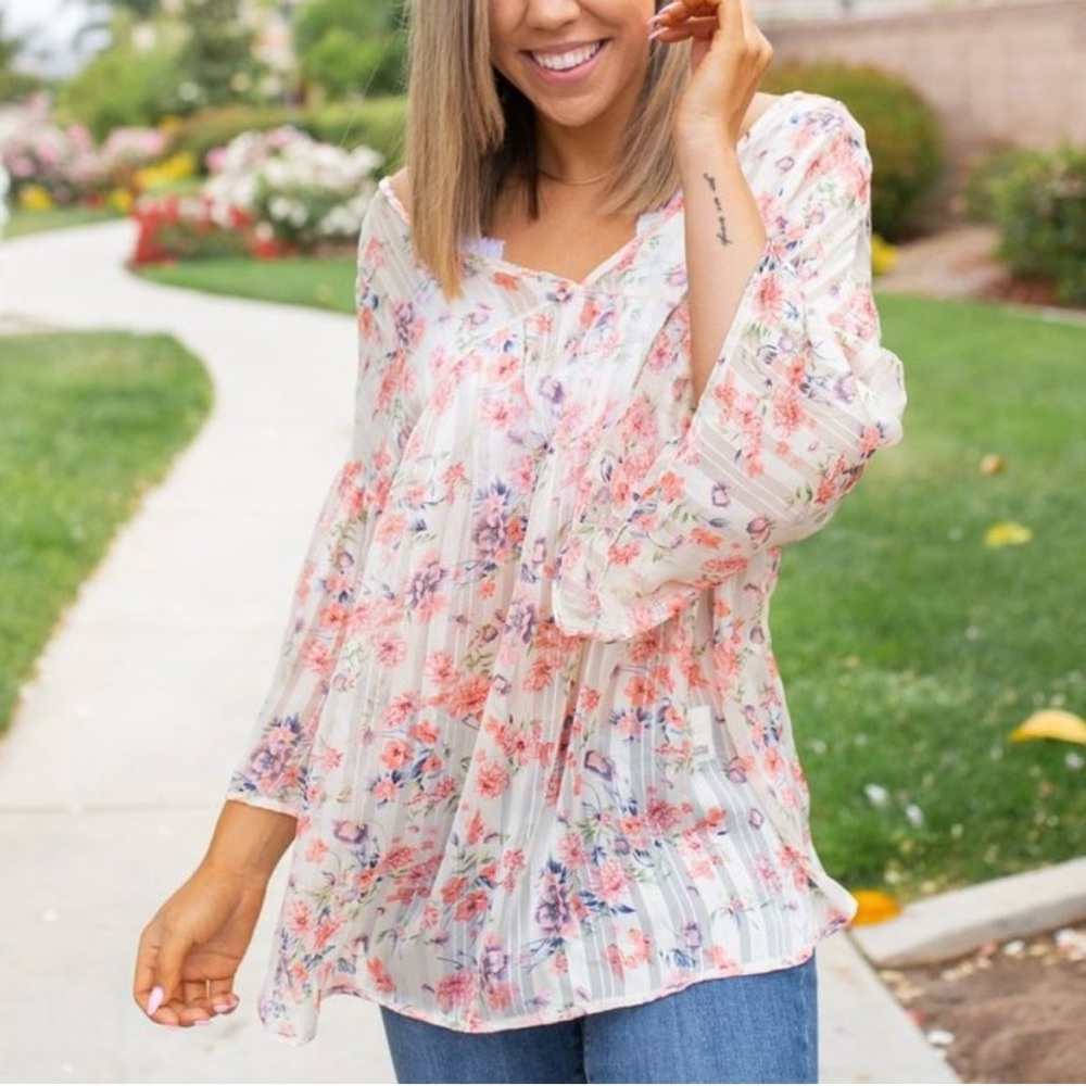 NWT Lovely J Flowy Sheer Floral Blouse size M